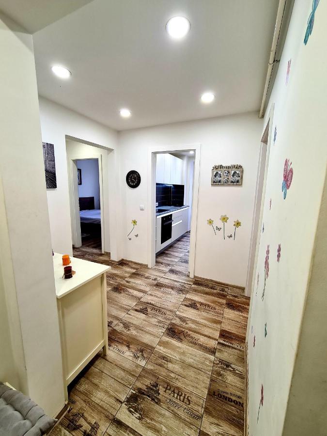 Best Apartment Central Хунедоара Екстер'єр фото